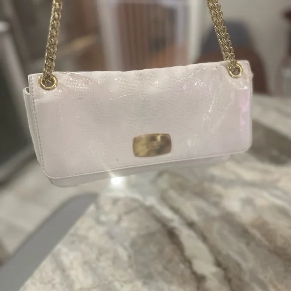 Michael Kors patent Jet Set multi-way shoulder bag perforated - Picture 3 of 7